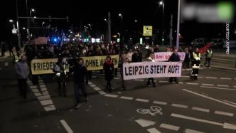 德国莱比锡民众举行集会，抗议物价飙升