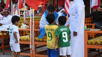 卡塔尔世界杯开幕在即，各国球迷纷纷抵达