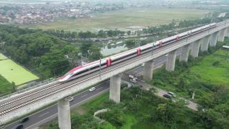 中国和印尼合作建设的雅万高铁试验运行成功