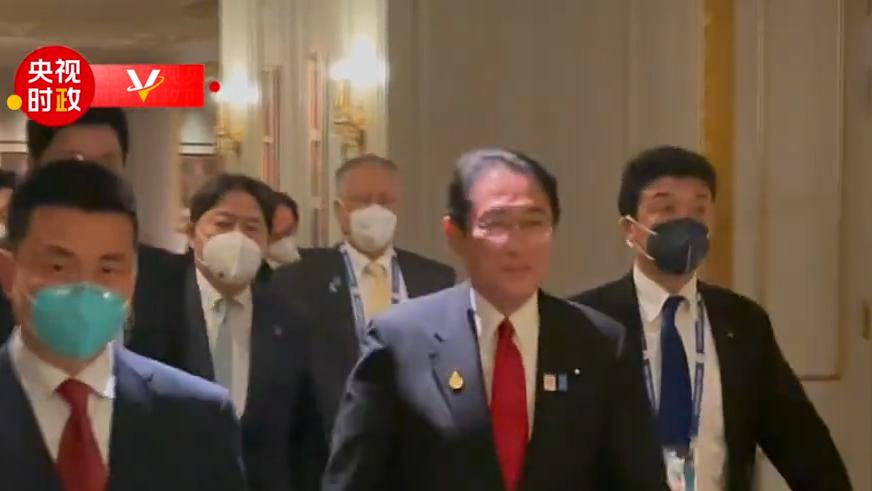 日本首相岸田文雄抵达中日领导人会晤现场