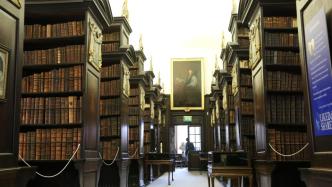 寻书欧洲｜爱尔兰马什的图书馆：把读书的人关进笼子里，给他们铃铛