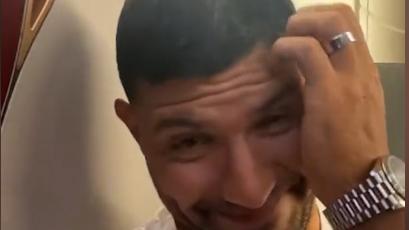 當阿根廷球星遇見巴西球迷，阿圭羅的表情出賣他