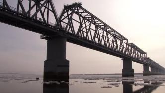 中俄首座跨境铁路桥投入使用，桥长超2200米