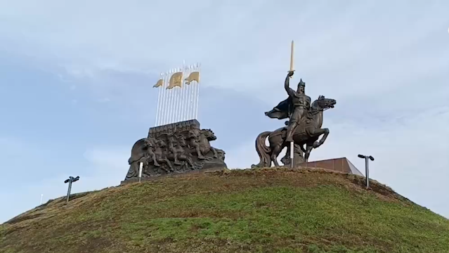 俄乌冲突中遭弹片击中，卢甘斯克一纪念碑修复后再对公众开放