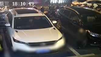 5歲孩子用玩具劃傷16輛車，民警正在協調家長賠償