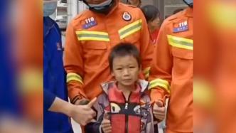 8岁男孩成功营救男童，收到“消防志愿者”聘书