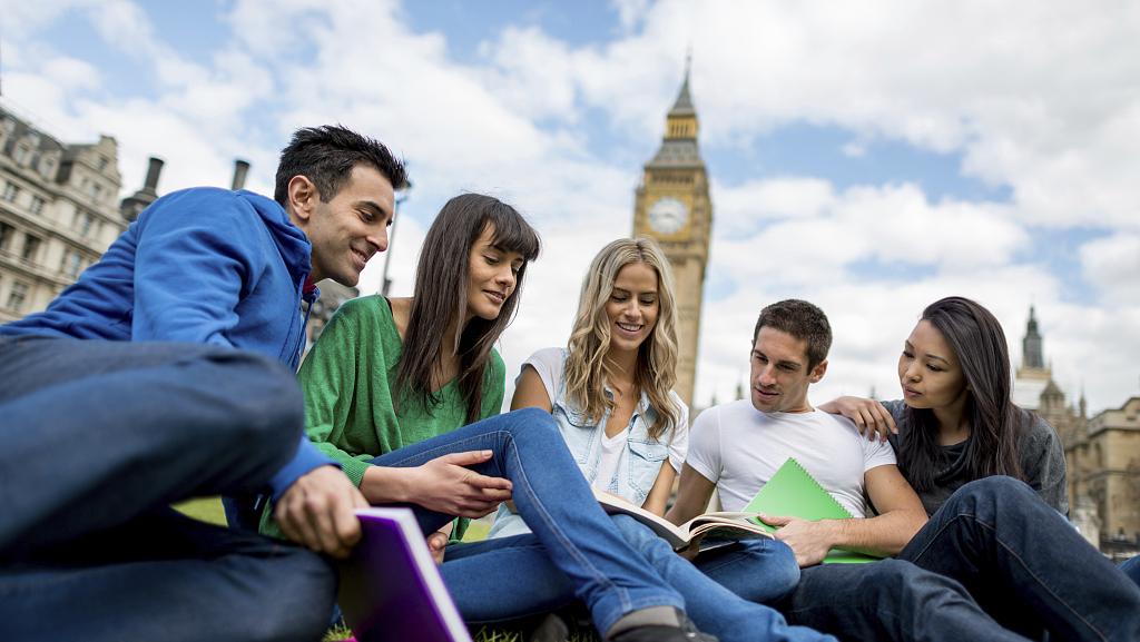 英媒：英国考虑提高赴英留学门槛，以削减外国留学生签证数量