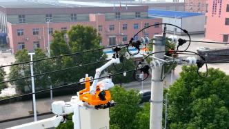 作業(yè)機器人代替人工，“操刀”給電線“動手術(shù)”