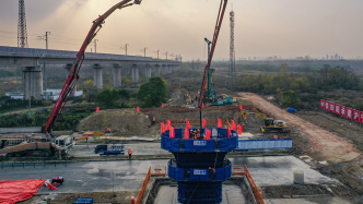 上海至南京至合肥高速铁路安徽段首个桥墩浇筑完成