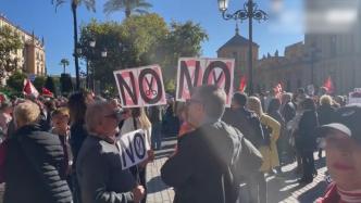 西班牙民众举行抗议，要求提高医疗待遇