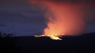 世界最大活火山时隔近40年开始喷发，美国发布最高警报
