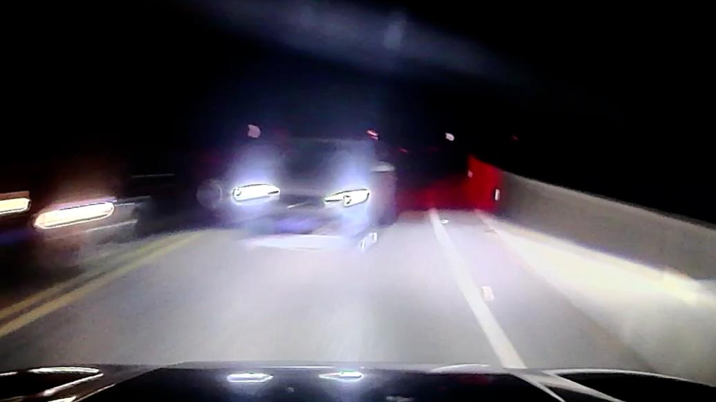 男子夜間彎道超車釀成事故，2車受損無人受傷