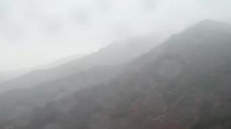 内蒙古摩天岭，雾似轻纱笼罩美不胜收
