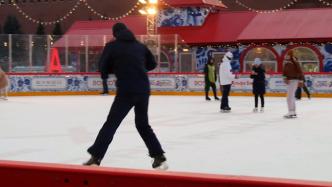 追寻浪漫冬日，莫斯科红场溜冰场对公众开放
