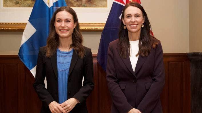 新西兰和芬兰女总理会面竟被质疑是因年龄性别，她们强硬驳斥