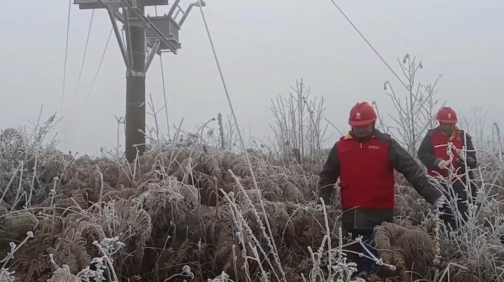 湖南电力6支融冰技术小队“迎战”寒潮