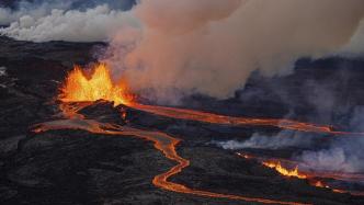 慢直播丨世界最大活火山持续喷发，熔岩逼近交通要道