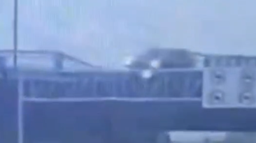 无锡警方通报保时捷车从高架桥坠落
