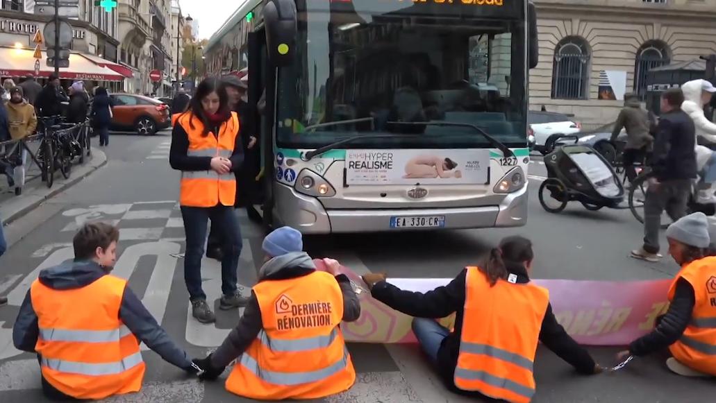 要求政府加装外墙保温层，法国巴黎环保人士堵路抗议