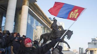 早安·世界｜乌兰巴托连续爆发抗议，民众试图冲击国家宫