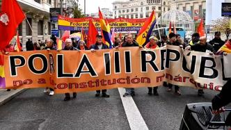 西班牙民众抗议君主制