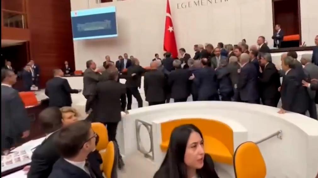 土耳其议员打群架