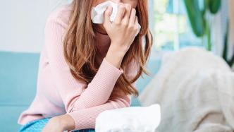 在家时若出现感冒症状如何判定是否感染？怎样应对？专家回应