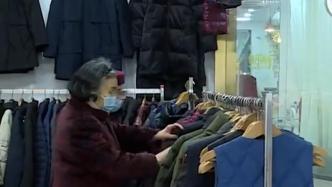 92岁“诚信奶奶”的羽绒服又开卖了，曾10年还清两千万