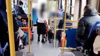 女子携导盲犬乘公交，乘客纷纷起身让座
