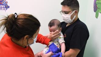 美国FDA紧急授权为6个月以上婴幼儿接种更新版二价新冠疫苗