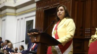 前总统被逮捕后，秘鲁首位女性总统宣誓就任