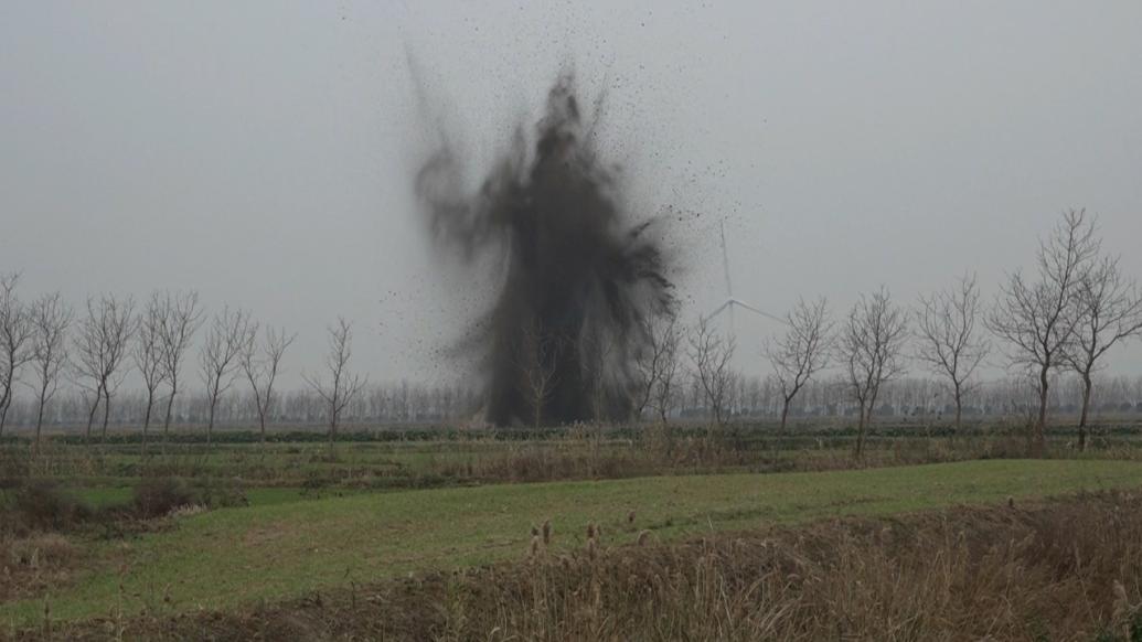 气浪几十米高，盐城警方集中销毁一批废旧危险爆炸物