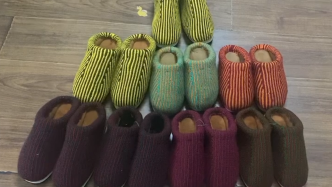 女子收到78岁外婆手工织的6双棉拖鞋：鞋如其人，都很温暖