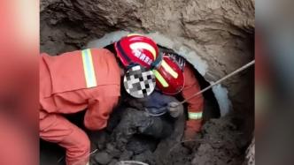 工地塌方，消防徒手刨挖救被埋二人