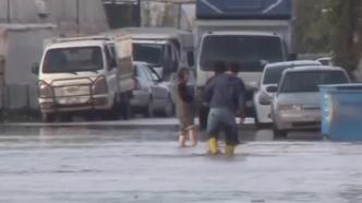 土耳其南部安塔利亚库姆卢贾区遭遇暴雨