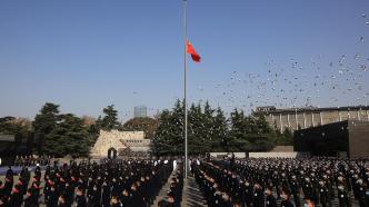 中共中央、国务院在南京举行2022年南京大屠杀死难者国家公祭仪式，蔡奇出席并讲话