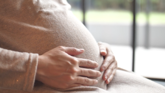 孕产妇感染新冠病毒几乎不会传染给胎儿