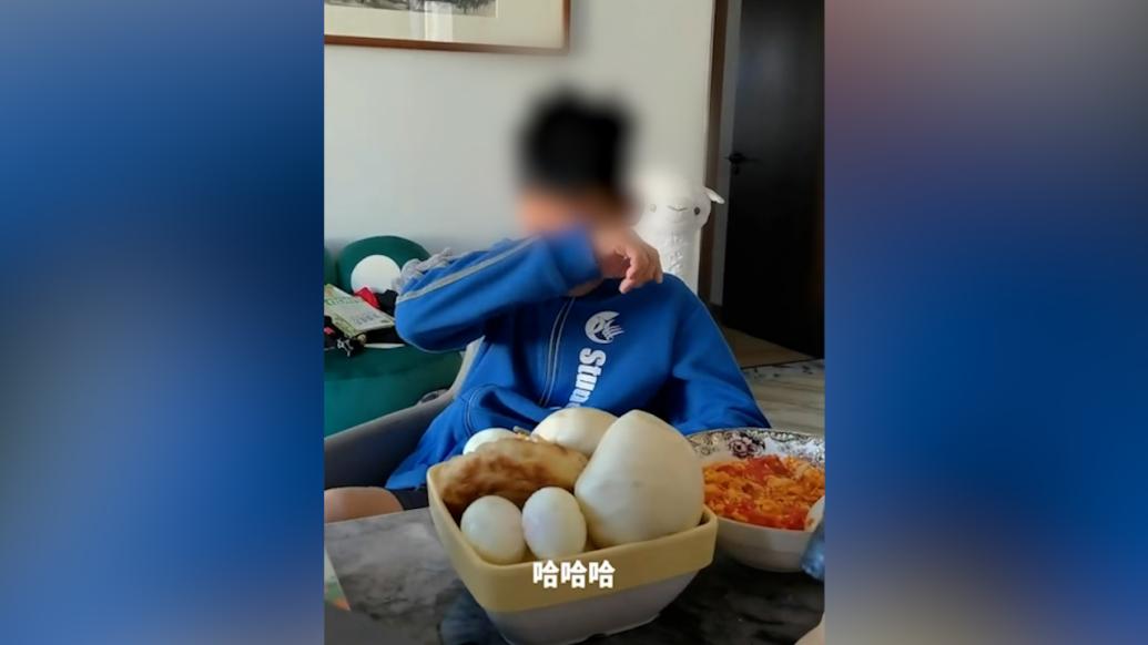 女子做4天鸡蛋儿子崩溃大哭：平常丈夫做菜，自己不会做别的