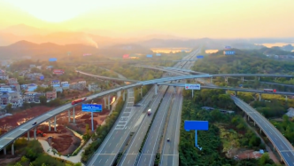 湖北省第一条高速公路武黄高速收费期满，12月11日起免费