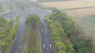 环崇明岛自行车公路精英赛开赛，98名自行车爱好者参加
