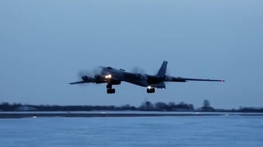 俄羅斯戰(zhàn)略轟炸機(jī)編隊完成巡航日本海飛行任務(wù)