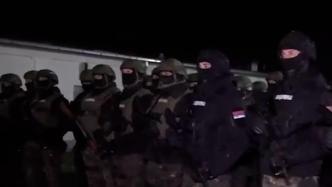 塞尔维亚内政部长加西奇访问克拉列沃的宪兵队哨所