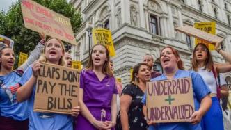英国NHS爆发史上最大规模护士罢工：10万人参加