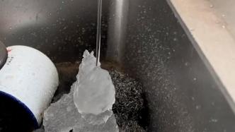 内蒙古有多冷？净水机中流出的水在水槽里冻成冰柱