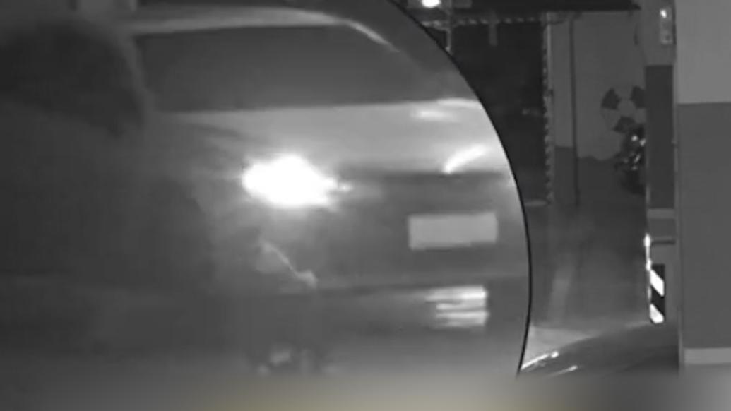 警惕“吃人”盲區!幼童在停車場玩滑板瞬間被卷入車底