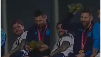 阿根廷队大巴巡游中，有球迷扔给梅西一个忍者神龟