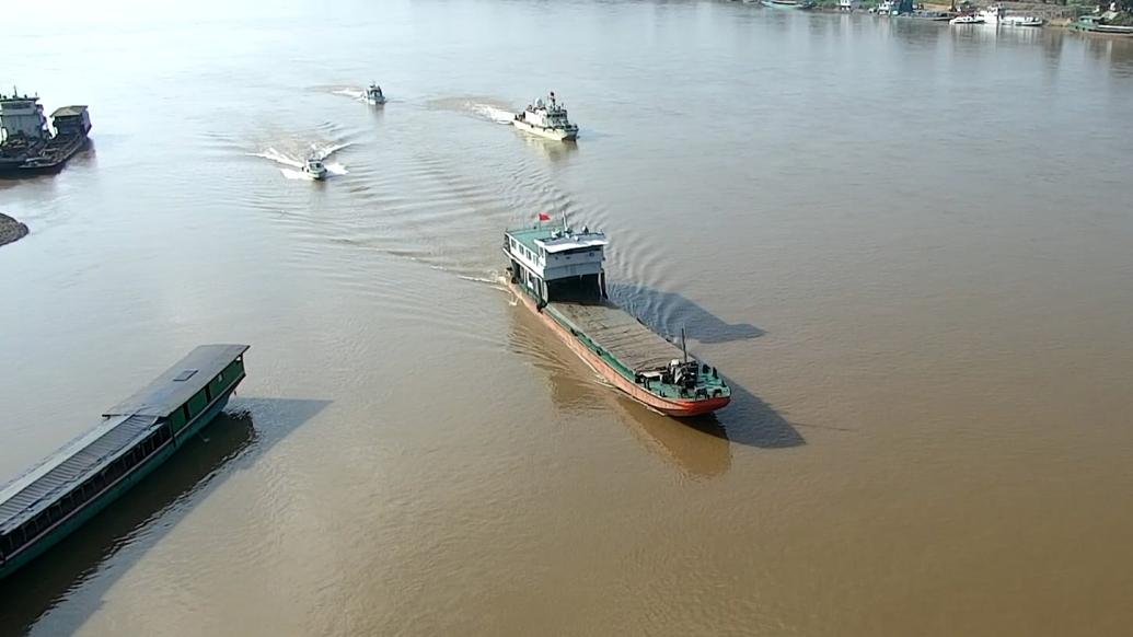 實(shí)拍中老緬泰湄公河聯(lián)合巡邏執(zhí)法四國(guó)水陸查緝演練