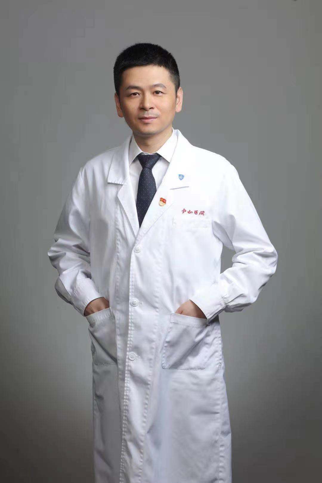 感染新冠后咳痰发现有血丝,怎么办?多喝水能排毒?钟鸣解答