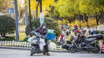 杭州倡议市民参与外卖配送后，单日最高新增骑手超1500人