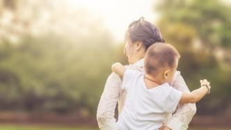 关注易被忽视的“独抚母亲”群体：如何让独自抚养不再难？